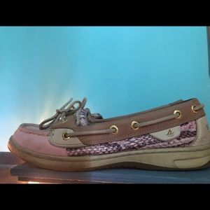 Sperry women’s boat style shoes.